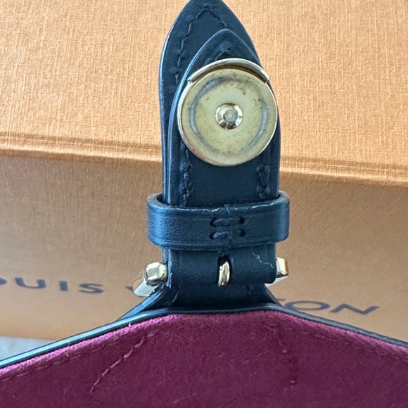 Louis Vuitton Montsouris PM - Picture 9 of 14